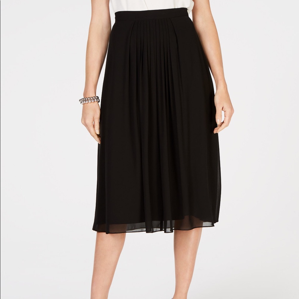 Anne Klein Pleated Midi Skirt. Black size 6 NWT